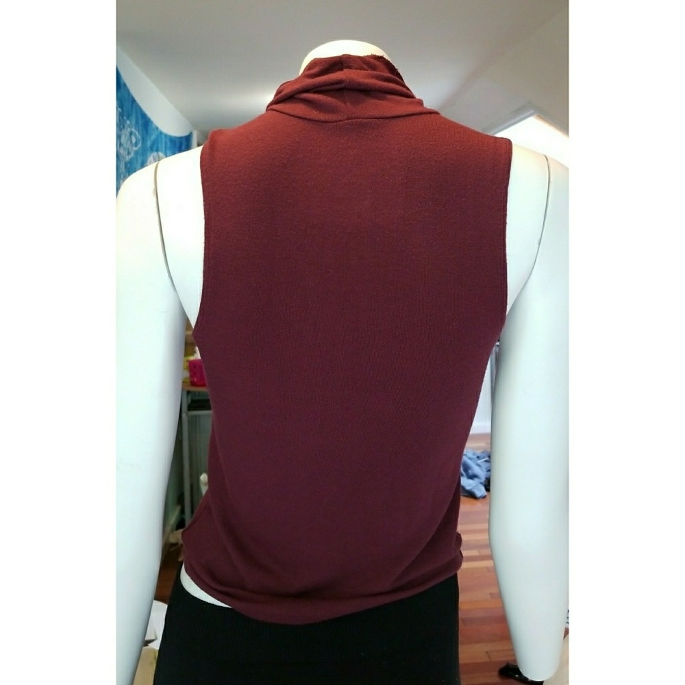 Top - Picture 2 of 3